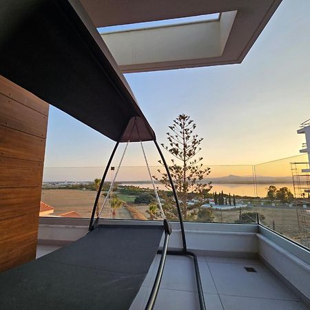 Majestic Sunset Salt Lake Views 300M From Beach Larnaca Bagian luar foto