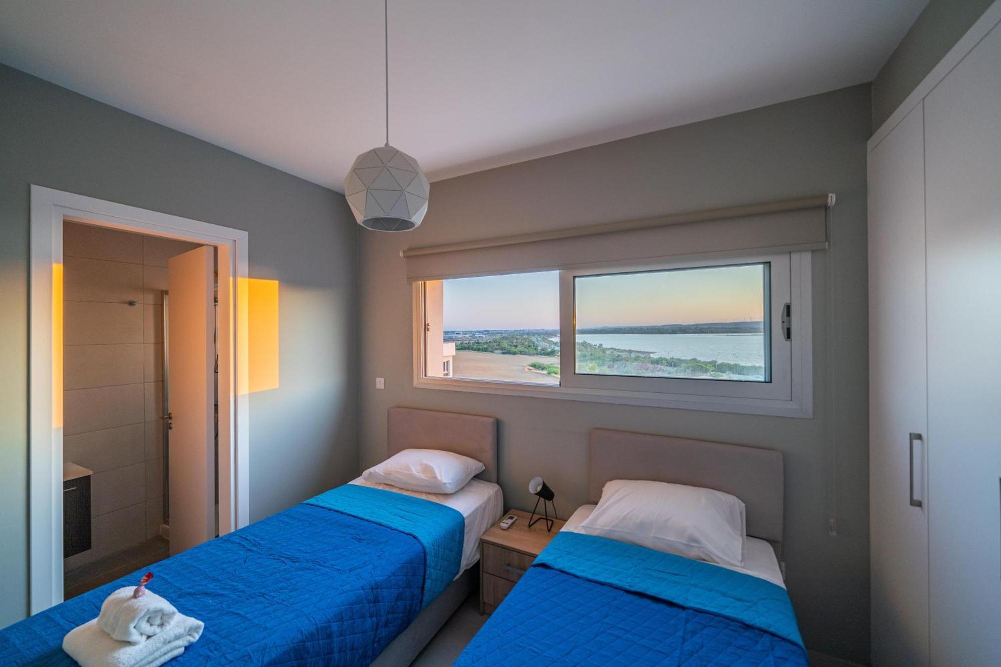 Majestic Sunset Salt Lake Views 300M From Beach Larnaca Bagian luar foto
