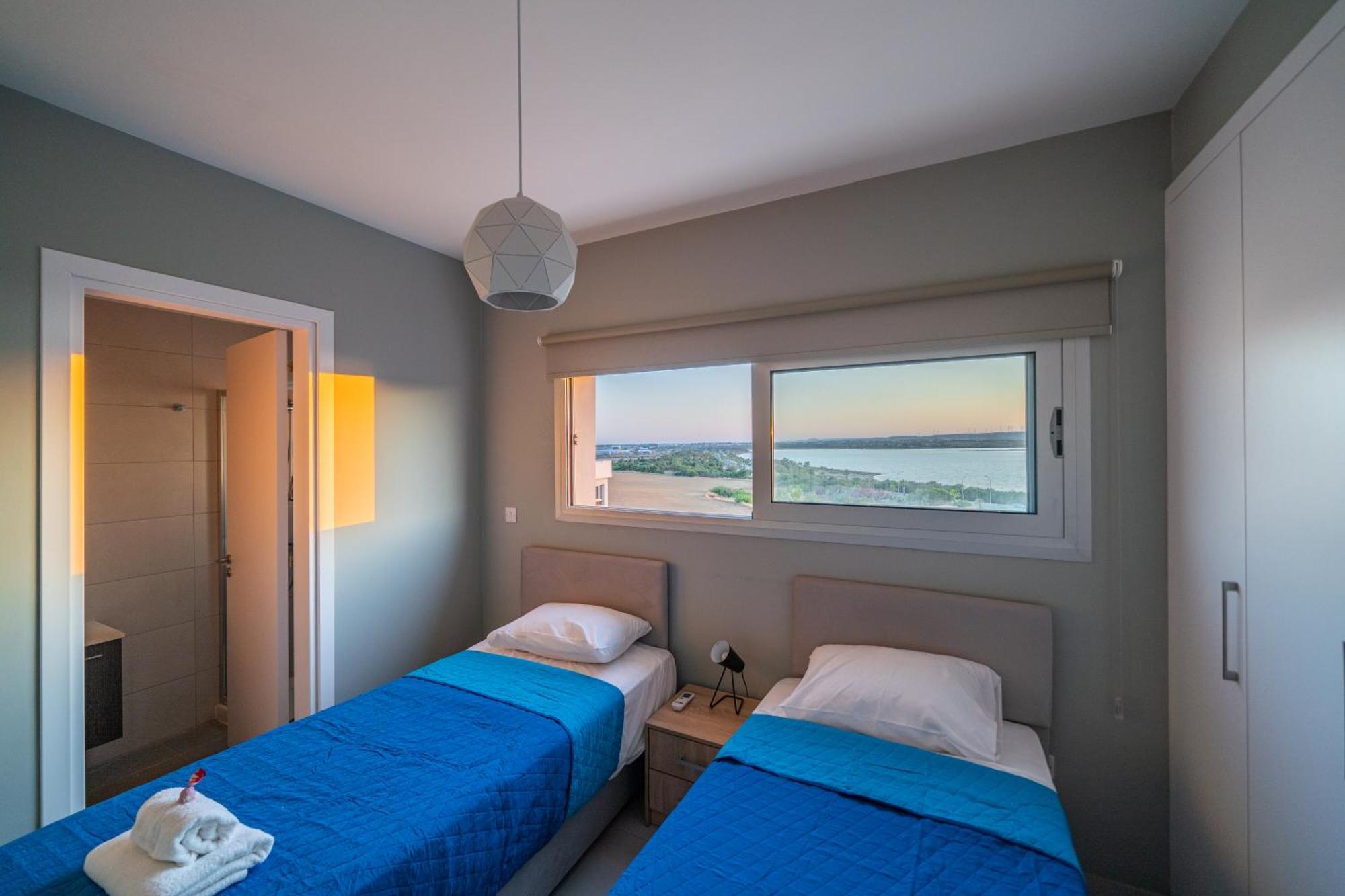 Majestic Sunset Salt Lake Views 300M From Beach Larnaca Bagian luar foto